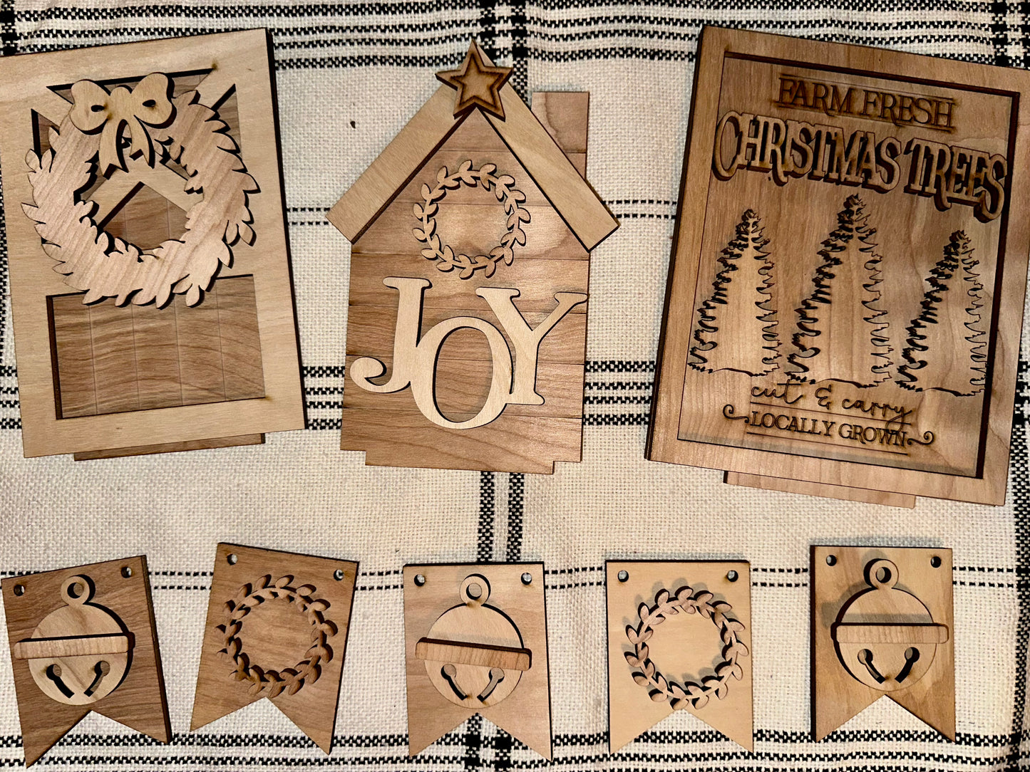 Classic Christmas Bench Accessories